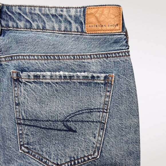 American Eagle Straight Leg Jeans Button Fly Medium Wash Size 6 - Picture 8 of 9